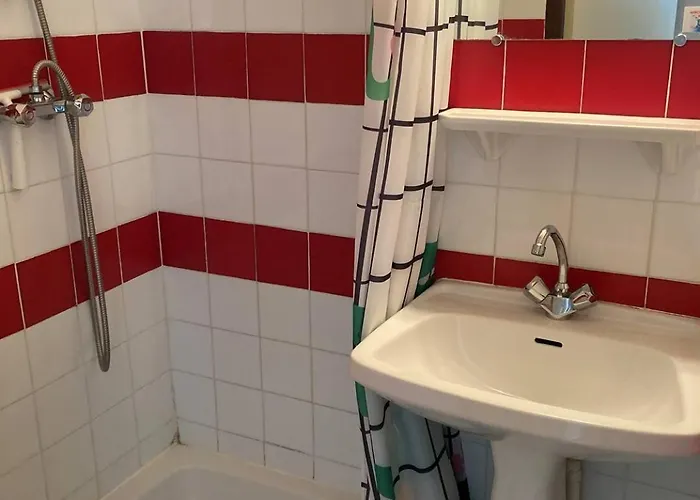 Appt T2 A 300m De La *